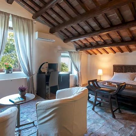 Villa I Lauri 12, Emma *