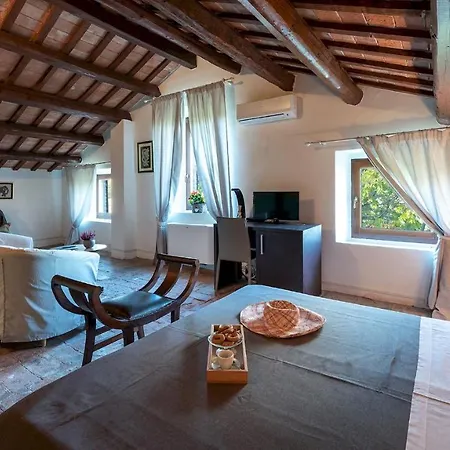 Villa I Lauri 12, Emma *
