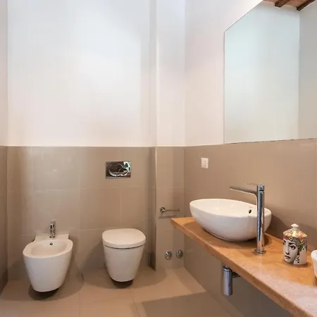 I Lauri 12, Emma וילה