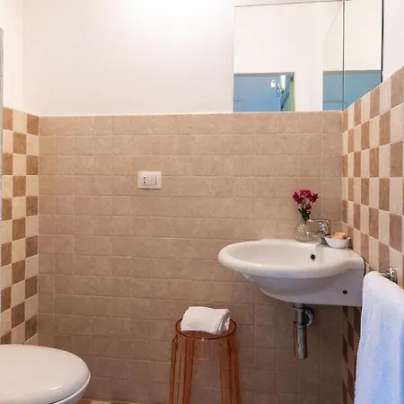 וילה I Lauri 12, Emma Montefiore dellʼAso